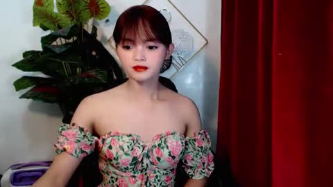 Snapshot of sensational_yeng chatting on November 3, 5:03 pm sensational_yeng online show from November 3, 5:03 pm