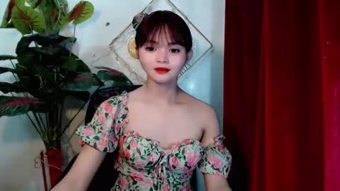 Snapshot of sensational_yeng chatting on November 19, 5:35 pm sensational_yeng online show from November 19, 5:35 pm
