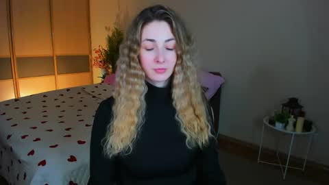 sensitiveheartt online show from May 12, 1:41 pm