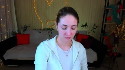 sensitiveheartt online show from May 15, 7:32 pm