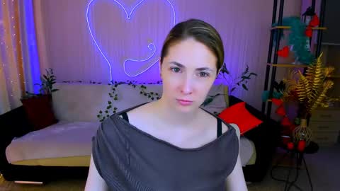 sensitiveheartt online show from May 22, 11:38 am