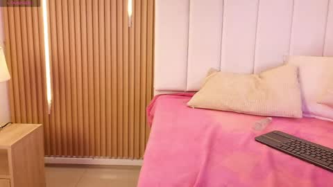 Snapshot of sensual_kim77 chatting on April 6, 12:39 pm Sensual Kim77 online show from April 6, 12:39 pm