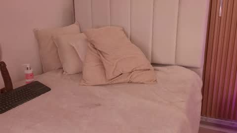 Snapshot of sensual_kim77 chatting on April 25, 1:41 pm Sensual Kim77 online show from April 25, 1:41 pm