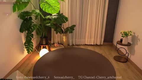 Maria- OF sensual bee online show from May 19, 12:49 am