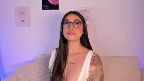 Snapshot of sensualhaven_ chatting on April 16, 1:17 am sensualhaven_ online show from April 16, 1:17 am