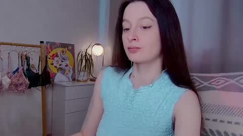 Snapshot of sensuallucy233 chatting on June 1, 9:44 am sensuallucy233 online show from June 1, 9:44 am