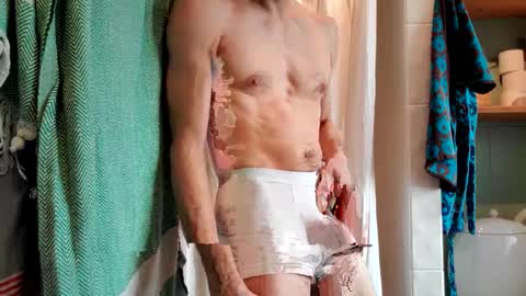 Snapshot of sensuasculine chatting on March 5, 8:32 am Matt online show from March 5, 8:32 am