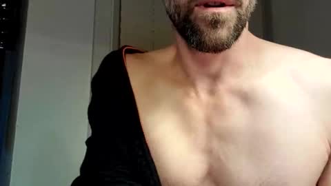 Snapshot of sensuasculine chatting on September 24, 10:35 pm Matt online show from September 24, 10:35 pm