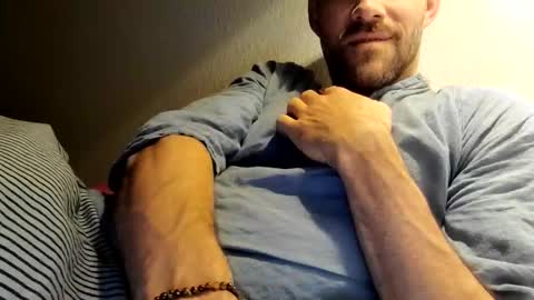 Snapshot of sensuasculine chatting on November 10, 11:26 pm Matt online show from November 10, 11:26 pm