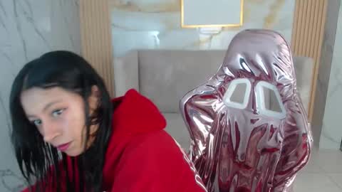 serabella_s online show from December 22, 1:08 pm