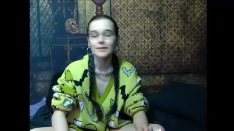 Seraphin Munster online show from July 1, 5:02 pm