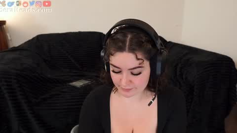 Snapshot of serareads chatting on December 1, 6:18 am SeraReads online show from December 1, 6:18 am