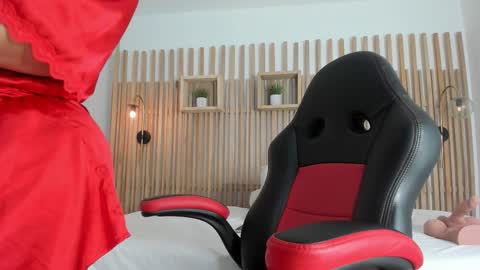 Serena  online show from February 2, 11:42 am