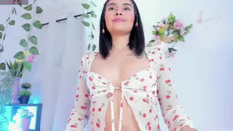 Snapshot of serena_jeyns chatting on April 18, 3:54 am SERE online show from April 18, 3:54 am