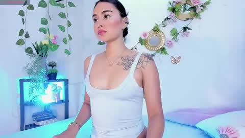 Snapshot of serena_jeyns chatting on April 22, 10:00 pm SERE online show from April 22, 10:00 pm