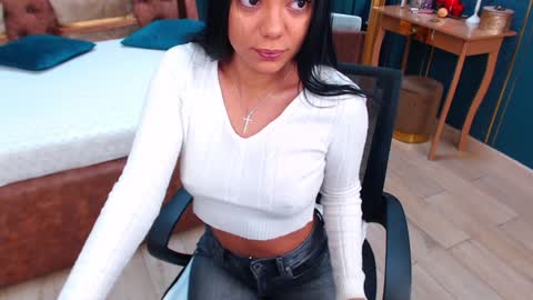 Snapshot of serena_mendez chatting on December 7, 6:54 am Serena online show from December 7, 6:54 am