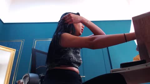 Snapshot of serena_mendez chatting on December 13, 10:51 am Serena online show from December 13, 10:51 am