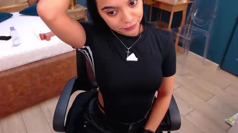 Snapshot of serena_mendez chatting on February 28, 9:58 am Serena online show from February 28, 9:58 am