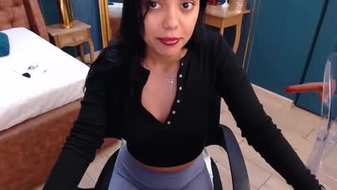 Snapshot of serena_mendez chatting on March 2, 10:45 am Serena online show from March 2, 10:45 am