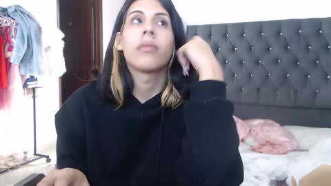 sararoussee online show from March 13, 4:02 pm