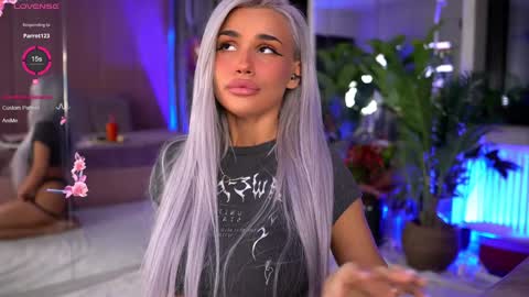 Serene Sophiex online show from December 13, 9:20 pm