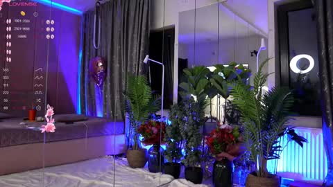 Serene Sophiex online show from December 14, 3:29 am
