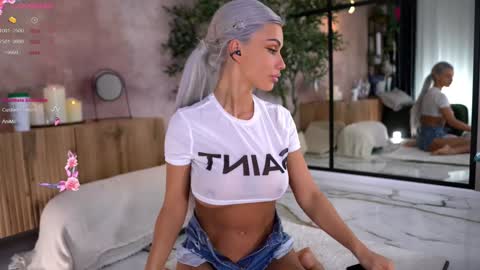 Serene Sophiex online show from September 18, 8:44 pm