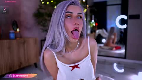 Snapshot of serene_sophiex chatting on March 23, 10:03 pm Serene Sophiex online show from March 23, 10:03 pm