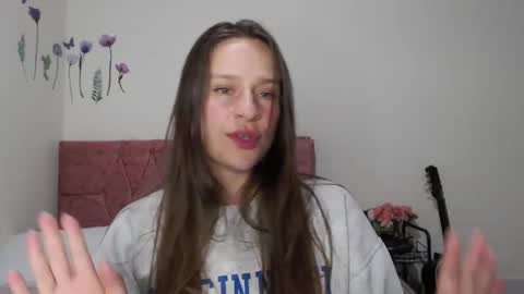 Snapshot of serenity_crystal chatting on December 6, 10:52 pm serenity_crystal online show from December 6, 10:52 pm