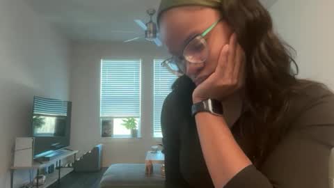 Serenity Bee   online show from February 12, 10:05 pm