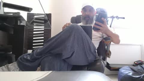 Snapshot of serioyhetero19 chatting on October 6, 7:22 pm hetero serio discreto online show from October 6, 7:22 pm