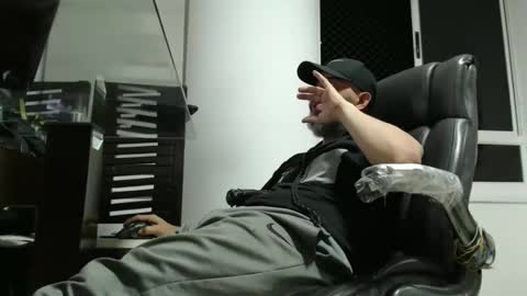 hetero serio discreto online show from April 8, 12:32 am