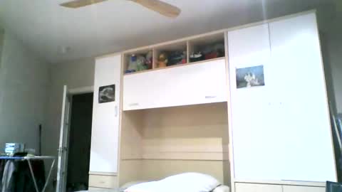 Snapshot of serrano49 chatting on February 13, 4:08 am serrano49 online show from February 13, 4:08 am