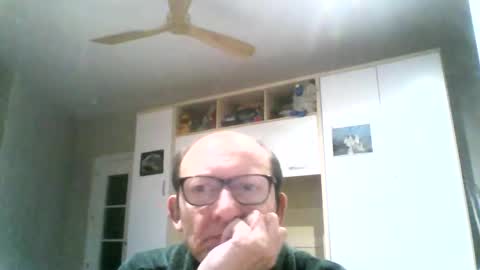 Snapshot of serrano49 chatting on April 6, 3:59 am serrano49 online show from April 6, 3:59 am