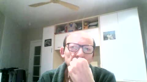 Snapshot of serrano49 chatting on May 4, 3:35 am serrano49 online show from May 4, 3:35 am