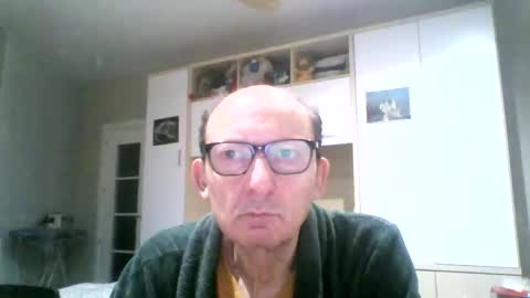 Snapshot of serrano49 chatting on May 9, 12:38 am serrano49 online show from May 9, 12:38 am