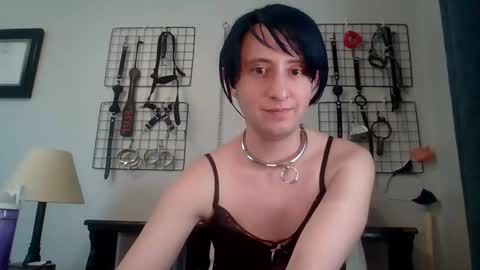 Snapshot of servilesarah chatting on April 21, 9:17 pm Servile Sarah online show from April 21, 9:17 pm