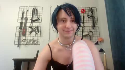 Snapshot of servilesarah chatting on April 28, 10:37 pm Servile Sarah online show from April 28, 10:37 pm