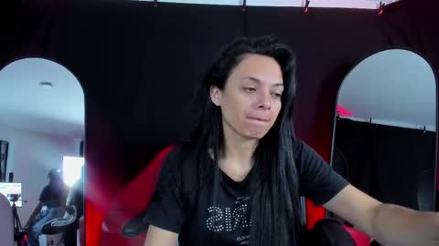 Snapshot of sesymilf chatting on October 31, 3:40 am LUCERO online show from October 31, 3:40 am