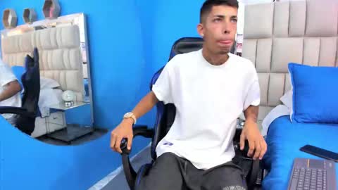 Snapshot of sex_drop chatting on November 3, 3:35 pm sex_drop online show from November 3, 3:35 pm