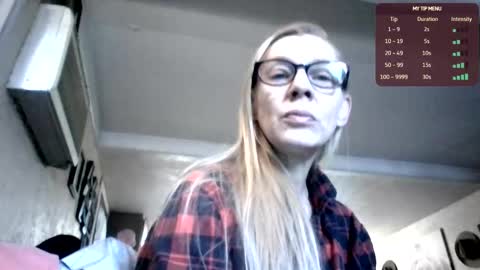 sexi69bigirl online show from February 18, 10:39 pm