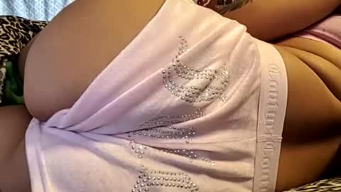Snapshot of sexiwhiskey699 chatting on April 15, 7:43 pm sexiwhiskey699 online show from April 15, 7:43 pm