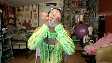 Snapshot of sexiwhiskey699 chatting on June 20, 8:22 pm sexiwhiskey699 online show from June 20, 8:22 pm
