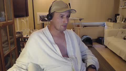 Snapshot of sexlobo1 chatting on December 24, 2:33 pm Sexlobo online show from December 24, 2:33 pm