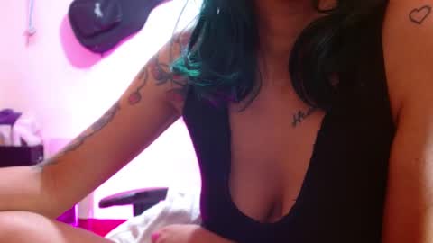 Snapshot of sexmilkdirty chatting on December 14, 2:01 am sexmilkdirty online show from December 14, 2:01 am