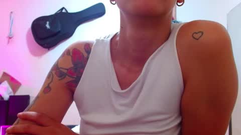 Snapshot of sexmilkdirty chatting on February 6, 2:11 am sexmilkdirty online show from February 6, 2:11 am