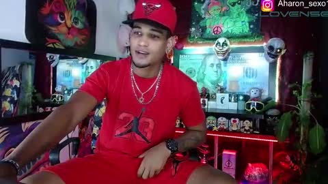 Aharon  ravelo online show from November 19, 3:17 am