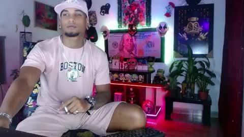 Aharon  ravelo online show from June 7, 4:16 am