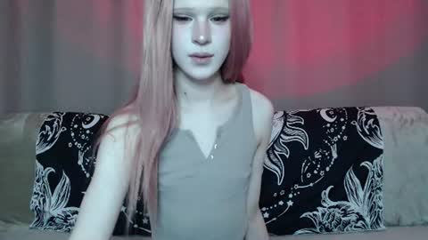 Snapshot of sexpired_princess chatting on August 2, 12:58 pm Nextdoor Princess online show from August 2, 12:58 pm