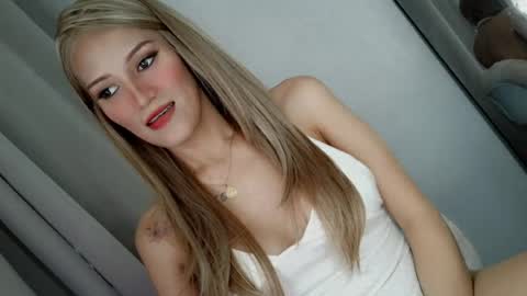 Snapshot of sexual_desire22 chatting on August 3, 8:46 am Britney Allen online show from August 3, 8:46 am